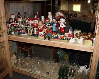 NUTCRACKERS, GLASSWARE