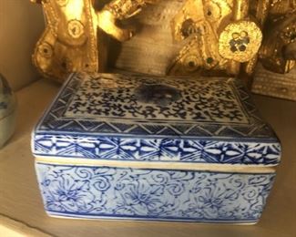 Blue and white porcelain box