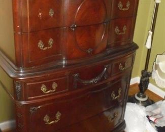 Mid century chest of drawers w/6 drawers & glass top