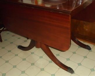 Full size mahogany dining Duncan Phyfe table w/double drop leaves 