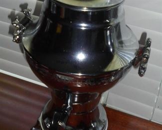4 Coffee percolators: #3 United w/silver handles 