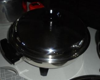 Matching lidded electric skillet