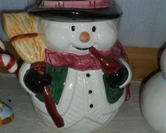 Snow man cookie jar