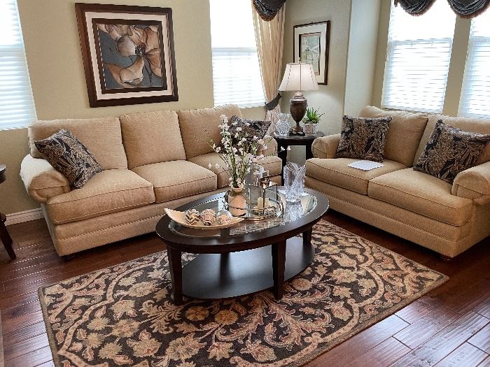 Immaculate Bassett Furniture Co Sofa & love seat