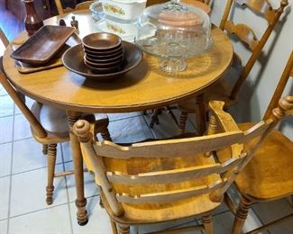 Round kitchen table with one leaf, six chairs