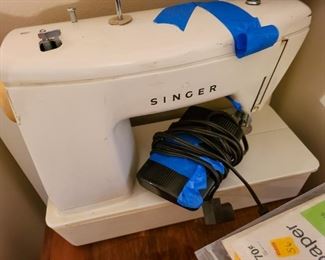 Vintage singer sewing machine, bedroom