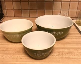 Pyrex bowls crazy daisy set of 3 in perfect condition!