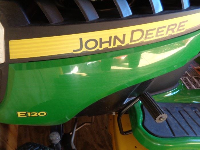 John Deere lawn tractor