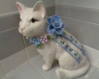 Porcelain cat