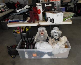 GREAT holiday decorations - this couples eyes light up   