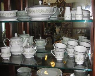 complete "Savannah service 77 pieces by Noritake