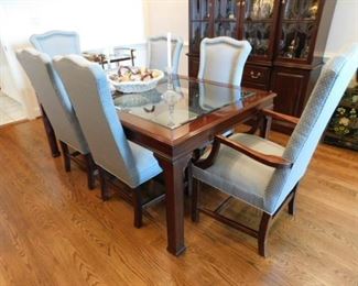 Beautiful Ethan Allen Dining Table & Six Chairs