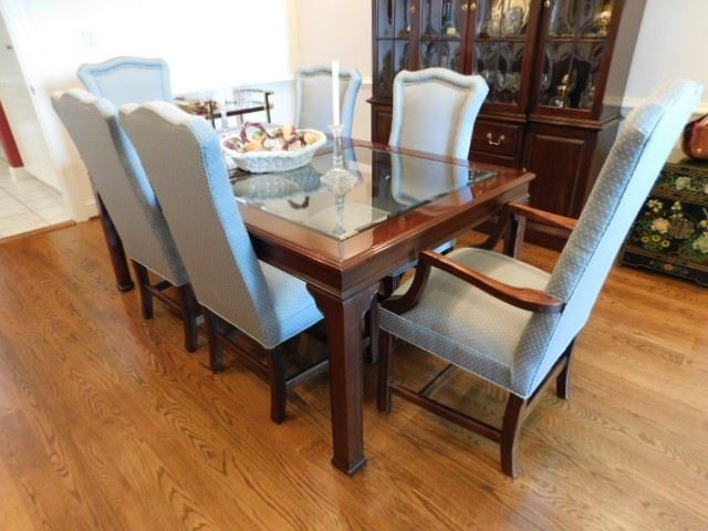 Beautiful Ethan Allen Dining Table & Six Chairs