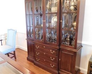 Elegant Ethan Allen China Cabinet