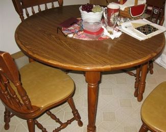 KITCHEN TABLE WITH 4 CHAIRS AND A LEAF          
              BUY IT NOW $ 165.00
