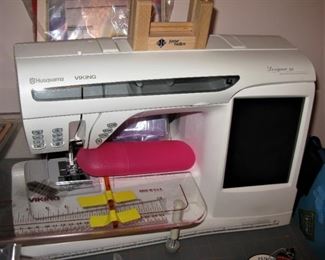VIKING DESIGNER SE SEWING MACHINE  WITH SOME ACCESSORIES   BUY IT NOW $ 850.00