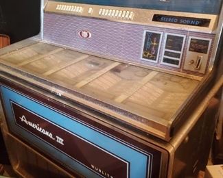 1970s Wurlitzer Americana III Juke Box