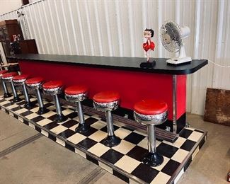 The “ole” Downtown Loveman’s Soda Fountain where kids of yesteryear shopped with mom and dad then for a treat enjoyed their coke float at this beautiful Soda Fountain. Loveman’s is gone….but here is the best of the best of Chattanooga!  Check out Betty Boop with her famous “Jazz lAge Flapper” of course in front of the fan!