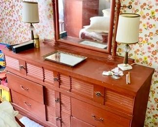 dresser w/ mirror, matching dresser lamps, matches bed