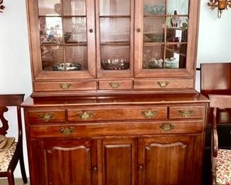 Beautiful vintage Willett Wildwood cherry china cabinet/hutch