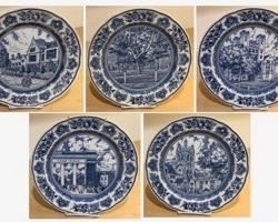 HALF OFF!  $125.00 NOW, WAS $250.00......................Set of 10 Yale University Blue and White Dinner Plates by Wedgwood of Etruria, England. Piero and Grazia purchased these plates at the Yale University Coop in New Haven CT in 1989. They are Wedgwood blue and white transferware plates. Plates are from the 1931 series. The set includes 10 of the original 12 plates in the series.The name of the place shown by each plate is written on the back (see following pictures).
Diameter is 10.5”
