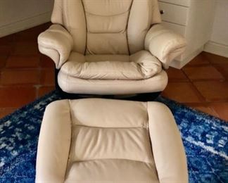 $300.00................Reclining Chairs with Ottoman
By Impulse
Chair: 32”L x 35”W x 40”H
Ottoman: 21.5L x 19”W x 17.5”H
Leather seating with vinyl sides and back
We have two chairs (shown on next slide) and two ottomans