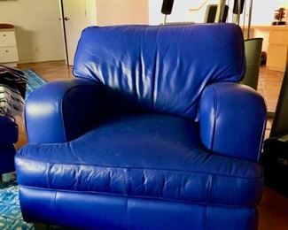 Leather  Armchair
Thomasville Encounter Purchased at Drury’s together with sofa and ottoman shown in previous slides
39”L x 40”W x 36”H
Surface of bottom cushion is scratched in some places