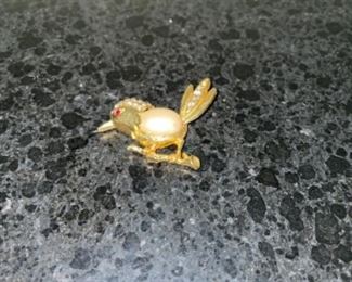  Costume Jewelry Gold Bird Pin