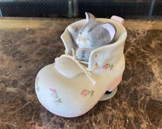 Kitty in Show Ceramic Figure