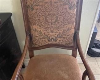 Dining Room Table w/ 8 Chairs