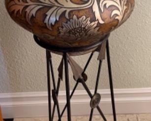 Arrows Stool with Bronze Color Leaf Pattern Pot