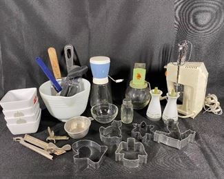Mixed Lot of Vintage Kitchen Items