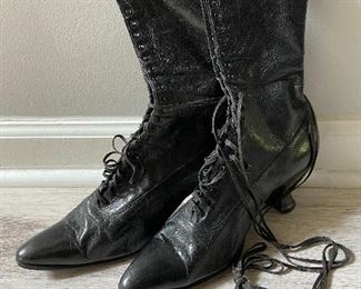Early 1900’s Ladies Leather Lace up Boots