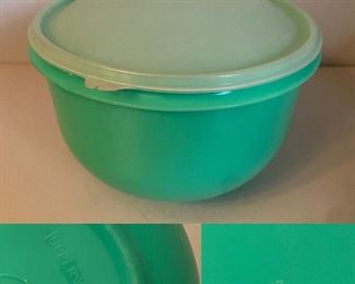 Vintage Tupperware Green Container #1424-3