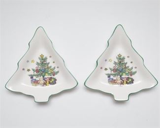 Nikko Japan — Pair of small Christmas tree shaped decorative plates