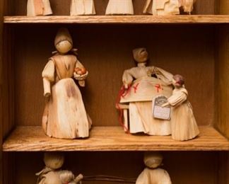 9 Vintage corn husk dolls made in Czechoslovakia