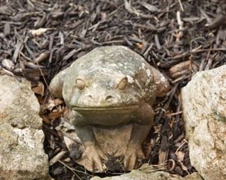 Concrete lawn sculpture