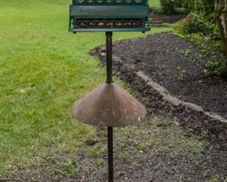 Bird feeder