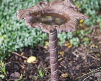 Cast metal bird bath