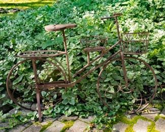 Metal bicycle lawn art