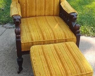 Hi Lion chair ottoman