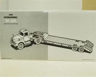 First Gear 1959 International RF-200 Tandem axel Tractor w/Lowboy Trailer / 1/34 scale / NIB