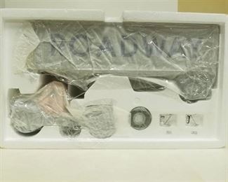 First Gear 1960 Model B-61 Mack Tractor and Trailer / Roadway Express, Inc. / 1/34 scale / NIB