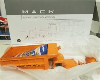 First Gear MACK R-Model Dump Truck w/Snow Plow / 1/34 scale / NIB