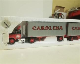 Tonkin / Ford LS9000 Conventional w/ 2 Carolina Freight Fruehauf 28' Pups / 1/53 scale / See PIX / NIB