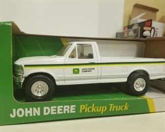 ERTL John Deere Pickup Truck / 1/32 scale / NIB