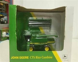 ERTL John Deere CTS Rice Combine / 1/64 scale / NIB