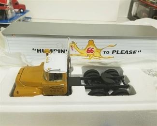 First Gear MACK R-Model w/35' Trailer / Campbell 66 Express / 1/34 scale / NIB