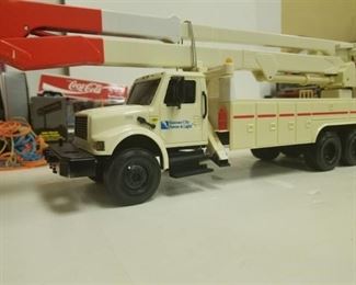 DG Products / Bucket Truck w/pole trailer / perhaps 1/16 scale / See PIX / NIB
