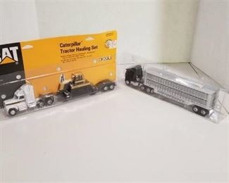 2 items 1/64 Ertl Semi / Cat Tractor Hauling Set (NIB) / Cattle Hauling Semi